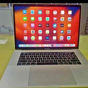 MacBook Pro core i7 ram 8 gb SSD 256gb use 10 month